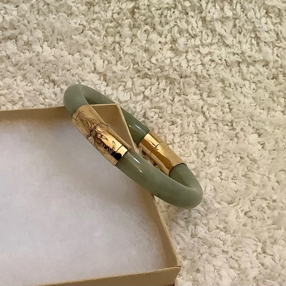 Vtg 14K Yellow Gold Hinge Jade Bangle / 57mm circumference /2.3”inside Diameter - Picture 12 of 13